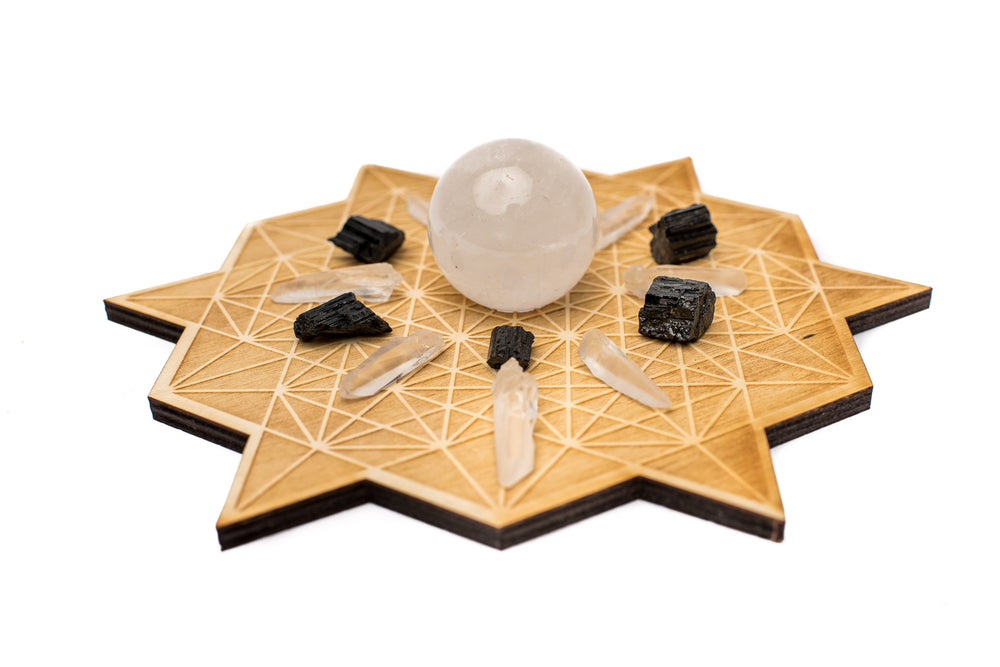 
                
                    Load image into Gallery viewer, Tetrahedron Sphere Holder Crystal Grid
                
            